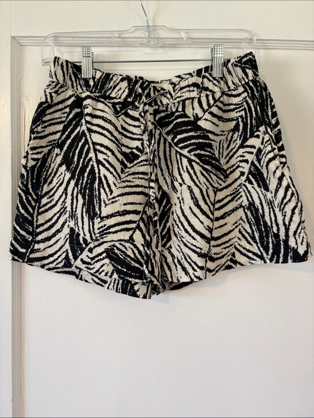 100 % Linen Black & White Zebra-Print High Waist Shorts , Cynthia Rowley. S